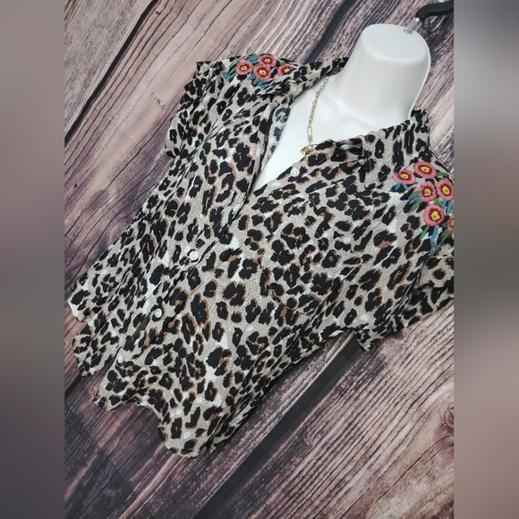 THML Leopard Print Button-Up Top Size XS NWOT - Picture 2 of 5